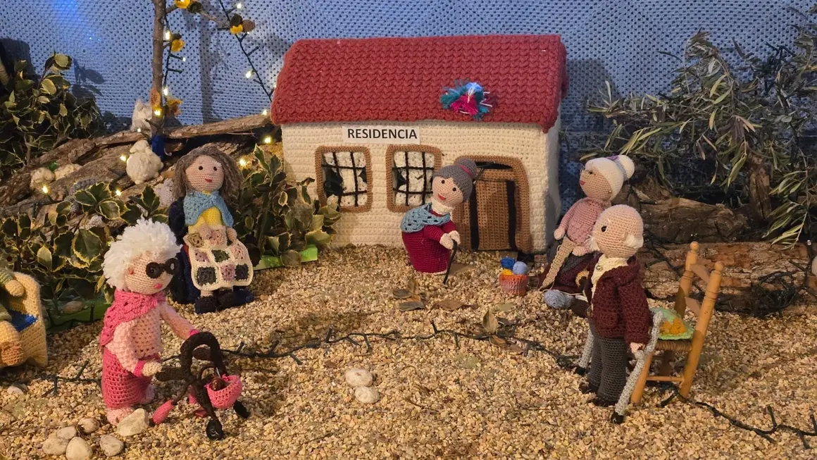 Villoria de &Oacute;rbigo se llena de Navidad con su &aacute;rbol de ganchillo, un espectacular bel&eacute;n, cientos de creaciones manuales y una decoraci&oacute;n &uacute;nica de la localidad. Fotos Carlos Calvo (58)