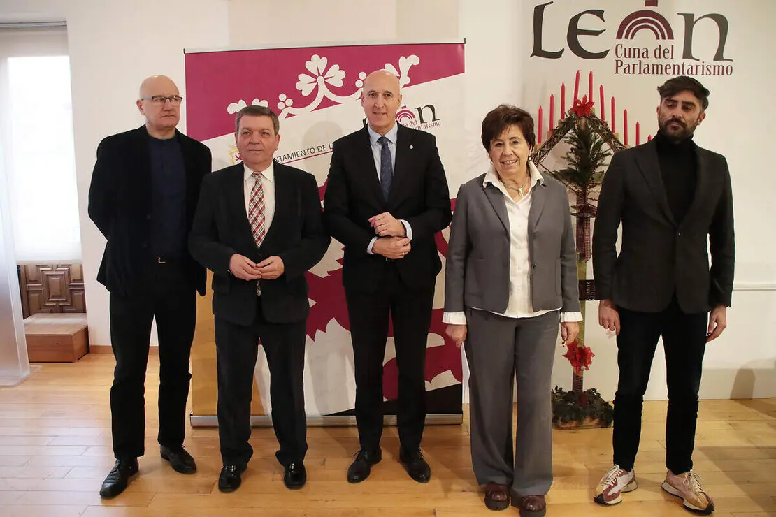 El consejero de la Presidencia, Luis Miguel Gonz&aacute;lez Gago, y el alcalde de Le&oacute;n, Jos&eacute; Antonio Diez, presentan los actos conmemorativos organizados con motivo del IX centenario del fallecimiento de la reina Urraca I de Le&oacute;n