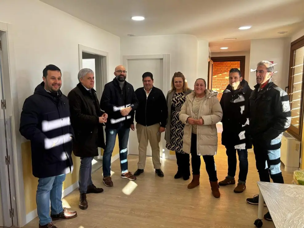 El subdelegado del Gobierno visit&oacute; este martes Pobladura de Pelayo Garc&iacute;a para conocer la rehabilitaci&oacute;n de las antiguas escuelas. Foto: Gob. Le&oacute;n