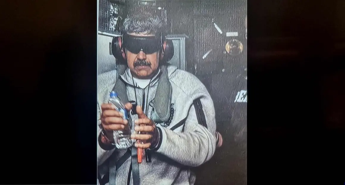 Primera imagen oficial de Maduro tras ser detenido por los Estados Unidos y ya es un barco de guerra americano.