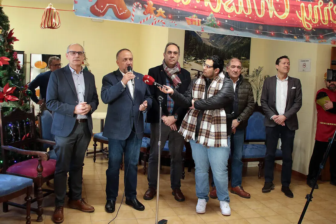 El presidente de la Diputaci&oacute;n, Gerardo &Aacute;lvarez Courel, encabeza la visita navide&ntilde;a a la residencia Santa Luisa, gestionada por la instituci&oacute;n provincial