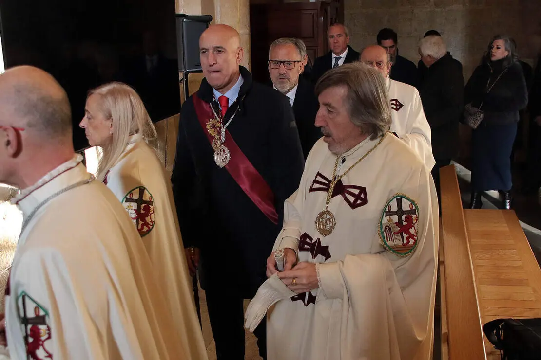 El presidente de las Cortes, Carlos Poll&aacute;n y el alcalde Jos&eacute; Antonio D&iacute;ez acuden al responso por los Reyes de Le&oacute;n en el Pante&oacute;n Real