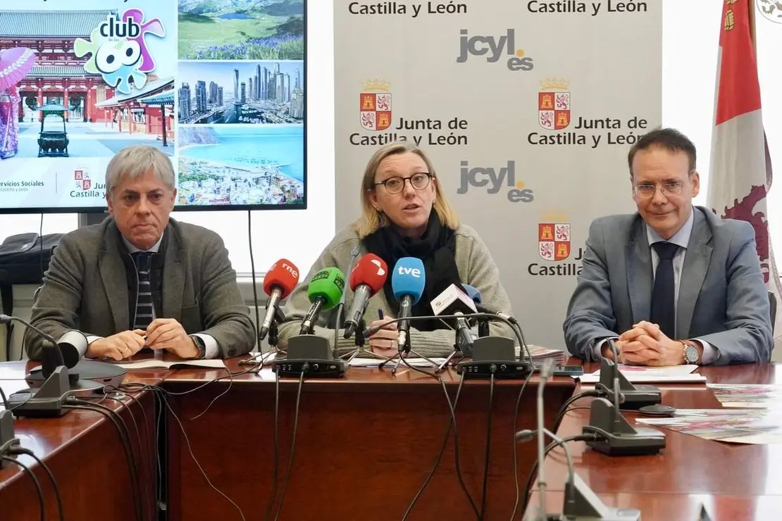 La vicepresidenta de la Junta y consejera de Familia e Igualdad de Oportunidades, Isabel Blanco, presenta la oferta de viajes del ''Club de los 60'' para 2026