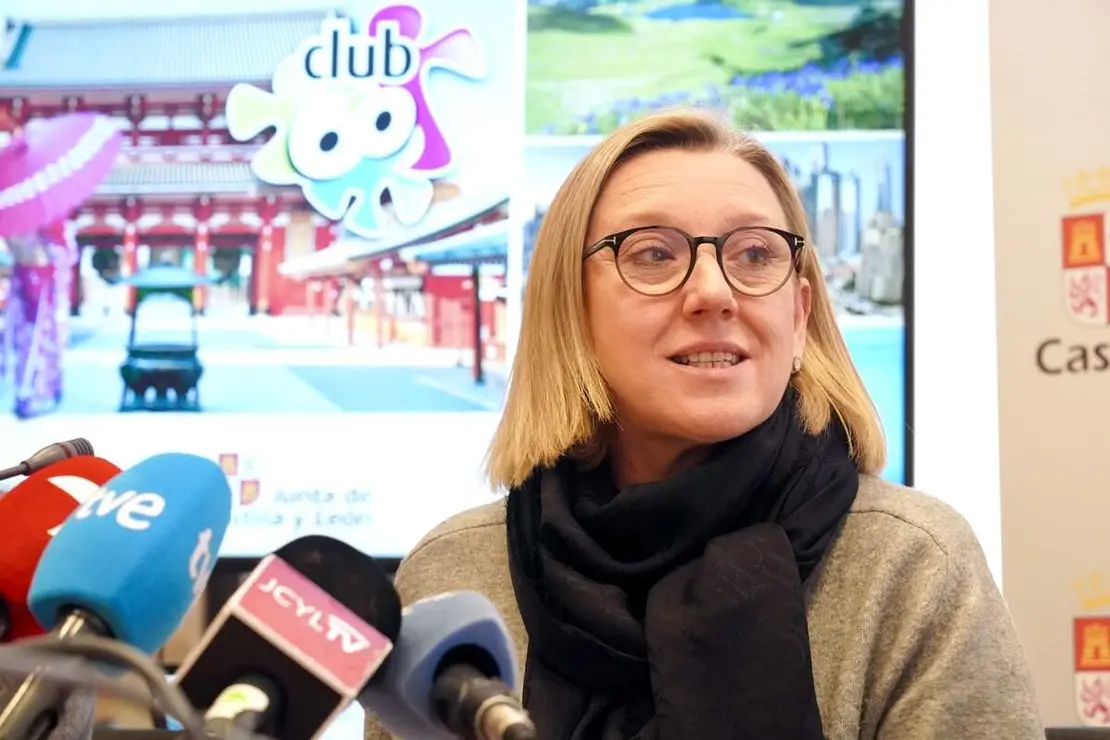 La vicepresidenta de la Junta y consejera de Familia e Igualdad de Oportunidades, Isabel Blanco, presenta la oferta de viajes del ''Club de los 60'' para 2026