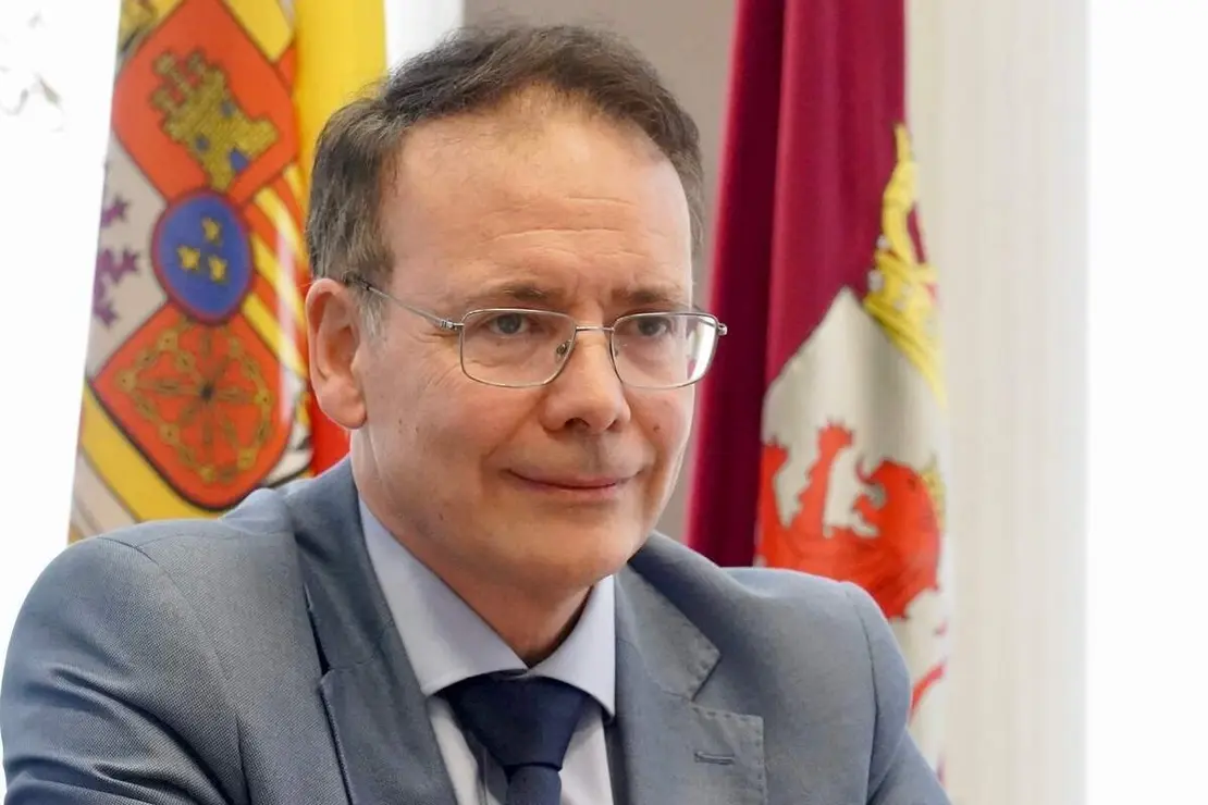 La vicepresidenta de la Junta y consejera de Familia e Igualdad de Oportunidades, Isabel Blanco, presenta la oferta de viajes del ''Club de los 60'' para 2026