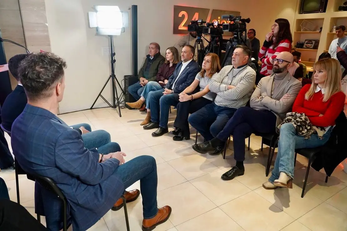 El PSOE presenta la candidatura de Le&oacute;n para las elecciones auton&oacute;micas con la asistencia de los candidatos encabezados por Nuria Rubio, vicesecretaria general en Castilla y Le&oacute;n, y por el secretario provincial, Javier Alfonso Cend&oacute;n