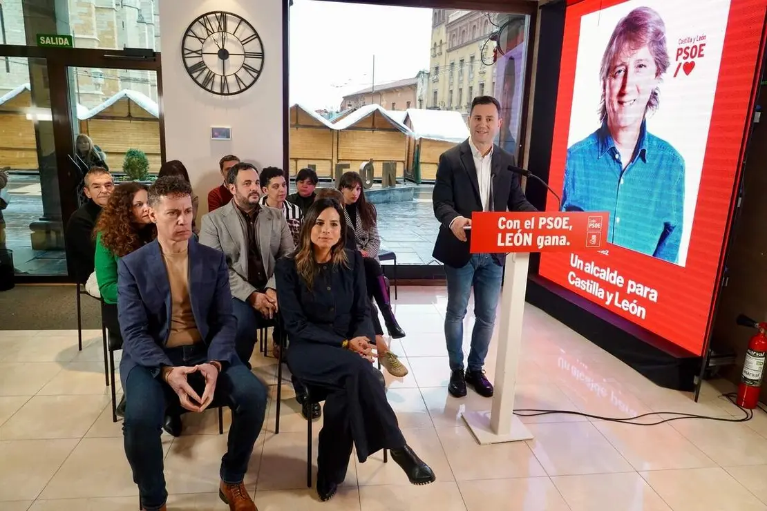 El PSOE presenta la candidatura de Le&oacute;n para las elecciones auton&oacute;micas con la asistencia de los candidatos encabezados por Nuria Rubio, vicesecretaria general en Castilla y Le&oacute;n, y por el secretario provincial, Javier Alfonso Cend&oacute;n