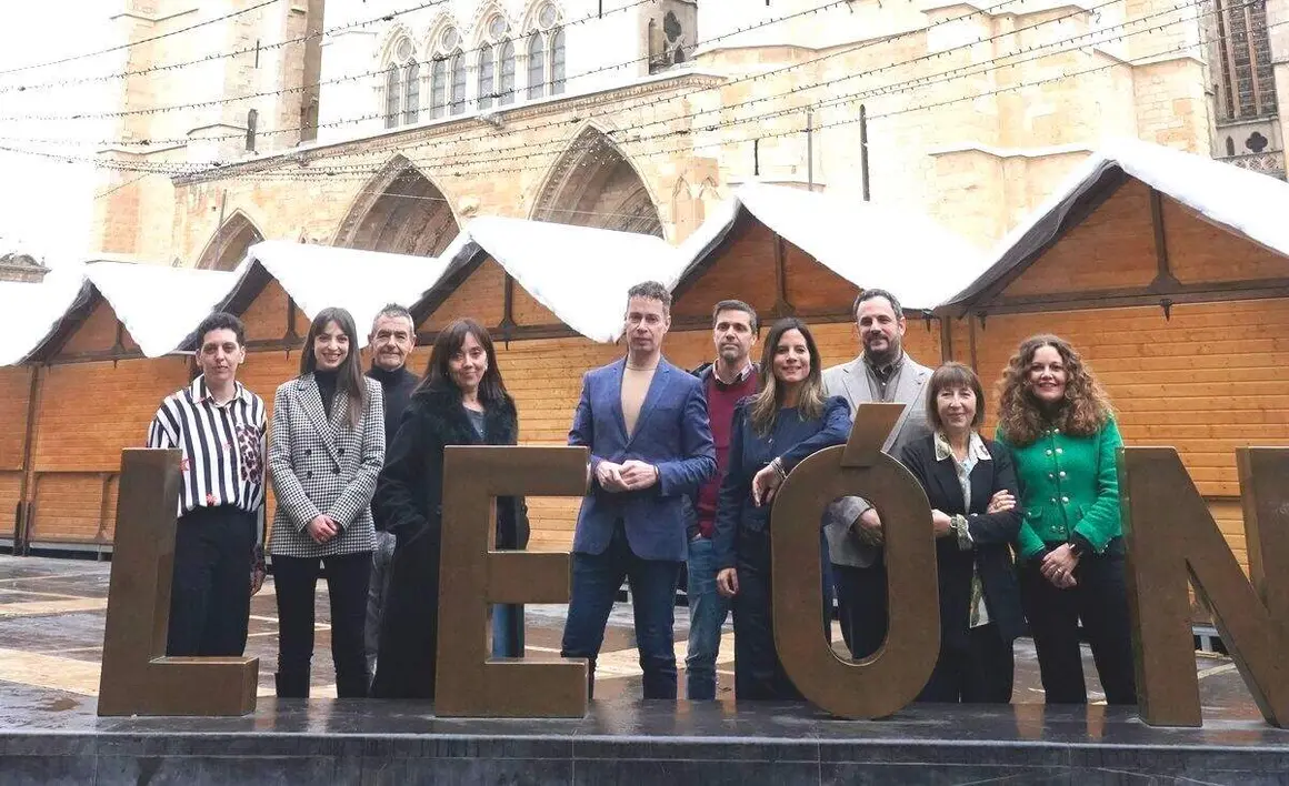 El PSOE presenta la candidatura de Le&oacute;n para las elecciones auton&oacute;micas con la asistencia de los candidatos encabezados por Nuria Rubio, vicesecretaria general en Castilla y Le&oacute;n, y por el secretario provincial, Javier Alfonso Cend&oacute;n