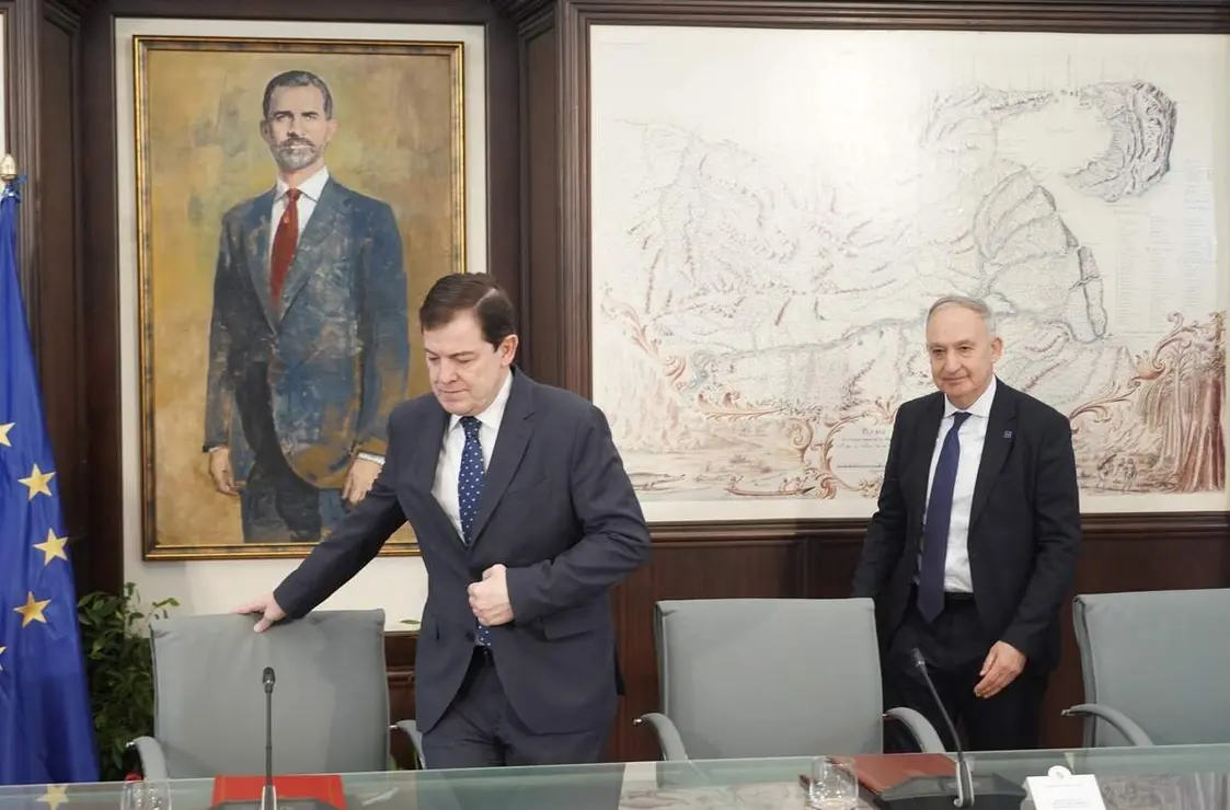 El presidente de la Junta, Alfonso Fern&aacute;ndez Ma&ntilde;ueco, firma un protocolo de colaboraci&oacute;n con las cuatro universidades p&uacute;blicas de la Comunidad.