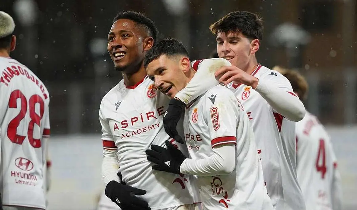 En un duelo marcado por la nieve, que oblig&oacute; a retrasar el inicio del encuentro, un gol de Chac&oacute;n marc&oacute; de inicio el partido entre Andorra y Cultural.