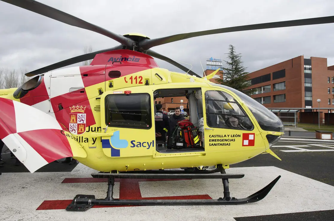 El presidente de la Junta de Castilla y Le&oacute;n, Alfonso Fern&aacute;ndez Ma&ntilde;ueco, durante la presentaci&oacute;n de las mejoras en transporte de emergencias sanitarias