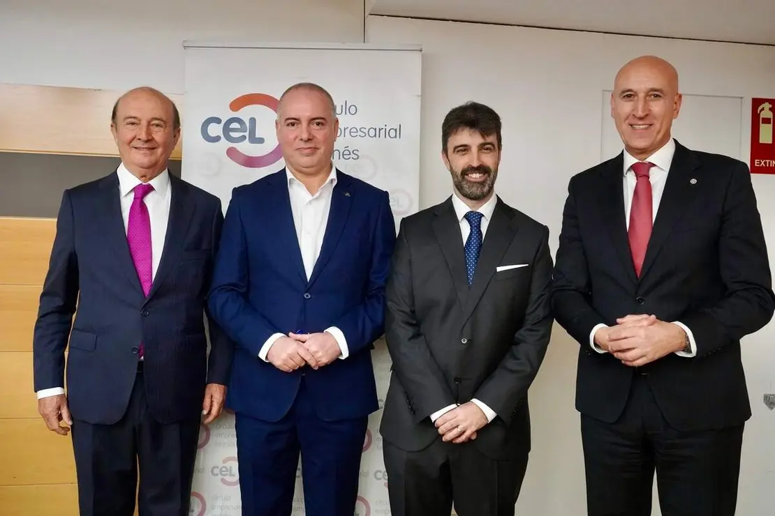 El tesorero del C&iacute;rculo Empresarial Leon&eacute;s, CEL, Pablo Roberto Herrero; el presidente del grupo de trabajo del CEL que ha elaborado la encuesta, Miguel Iraburu, acompa&ntilde;ados por el director territorial de Abanca Castilla y Le&oacute;n, Marcos Lamas, y el alcalde de Le&oacute;n, Jos&eacute; Antonio Diez, presentan los resultados de la Encuesta Empresarial C&iacute;rculo 2025.