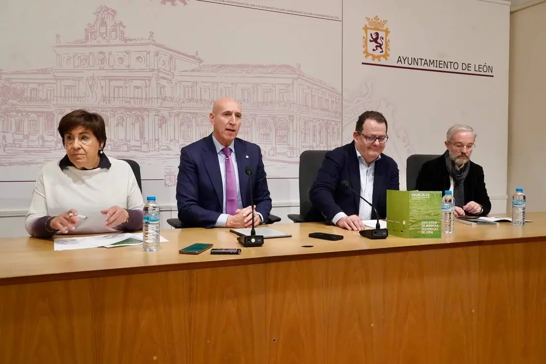 El alcalde de Le&oacute;n, Jos&eacute; Antonio Diez, presenta el XXIII Ciclo de M&uacute;sicas Hist&oacute;ricas de Le&oacute;n junto al director del Centro Nacional de Difusi&oacute;n Musical (CNDM), Francisco Jos&eacute; Lorenzo Fraile, la concejala de Acci&oacute;n y Promoci&oacute;n Cultural, Elena Aguado, y el doctor y profesor de Historia del Arte de la Universidad de Le&oacute;n, C&eacute;sar Garc&iacute;a