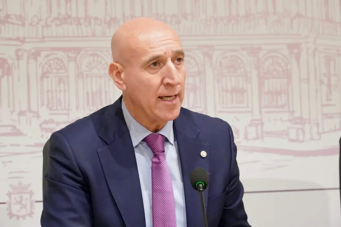 El alcalde de Le&oacute;n, Jos&eacute; Antonio Diez, presenta el XXIII Ciclo de M&uacute;sicas Hist&oacute;ricas de Le&oacute;n junto al director del Centro Nacional de Difusi&oacute;n Musical (CNDM), Francisco Jos&eacute; Lorenzo Fraile, la concejala de Acci&oacute;n y Promoci&oacute;n Cultural, Elena Aguado, y el doctor y profesor de Historia del Arte de la Universidad de Le&oacute;n, C&eacute;sar Garc&iacute;a