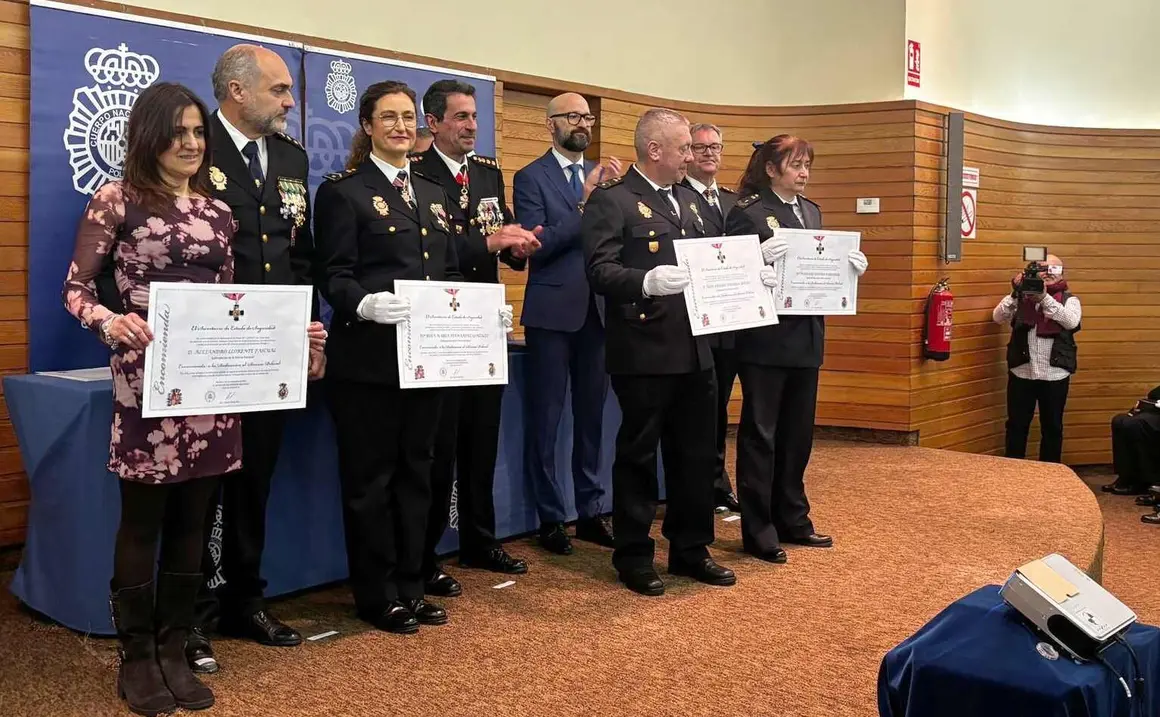 Polic&iacute;a Nacional (3)