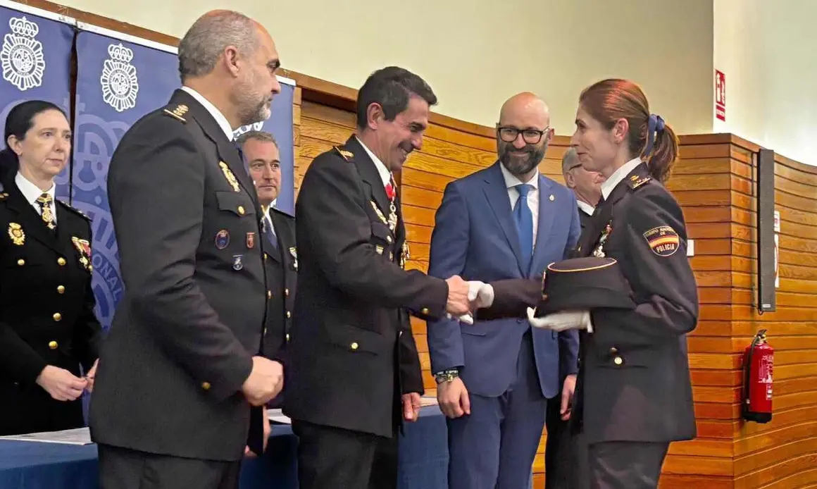 Polic&iacute;a Nacional (4)