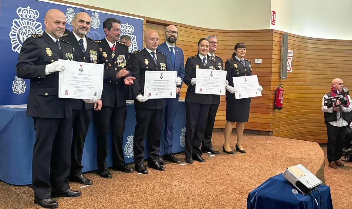 Polic&iacute;a Nacional (5)