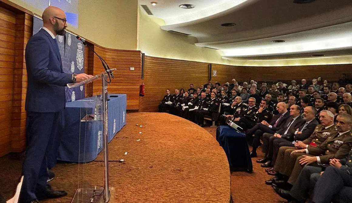 Polic&iacute;a Nacional (7)