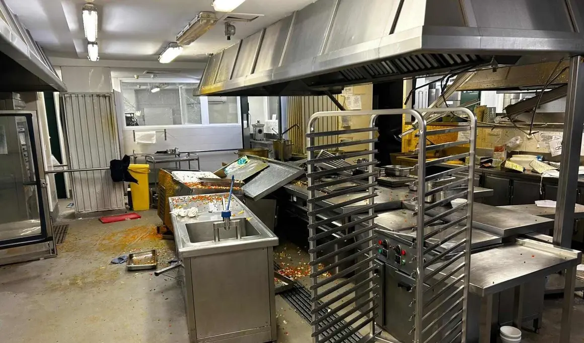 Seis d&iacute;as despu&eacute;s del suceso, Heraldo de Le&oacute;n accede a las primeras im&aacute;genes del &aacute;rea afectada, que muestran un destrozo de grandes dimensiones en un servicio que los trabajadores califican de &ldquo;saturado&rdquo; y con &ldquo;maquinaria obsoleta&rdquo;