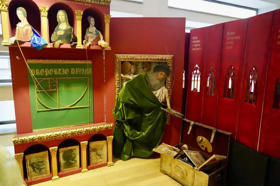 El alcalde de Le&oacute;n, Jos&eacute; Antonio Diez, inaugura la exposici&oacute;n &lsquo;Cu&eacute;ntame un cuadro&rsquo; junto a su autora, Rosana Largo, y a la concejala de Acci&oacute;n y Promoci&oacute;n Cultural, Elena Aguado.