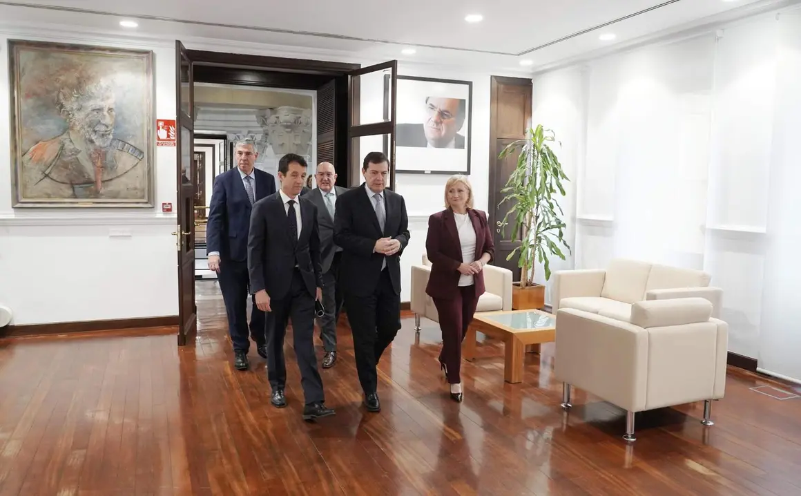 indra ma&ntilde;ueco (2)