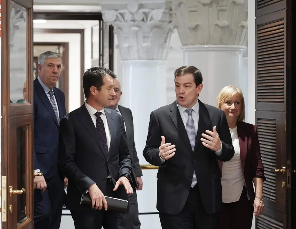 indra ma&ntilde;ueco (4)