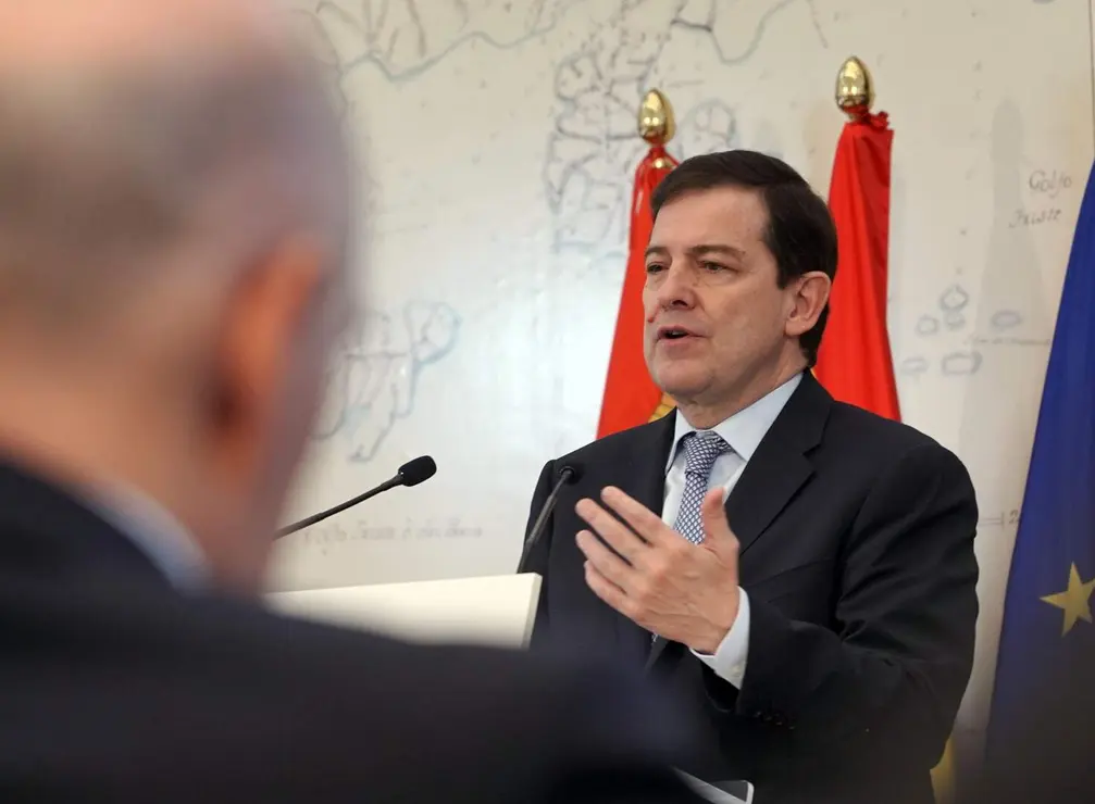 indra ma&ntilde;ueco (9)