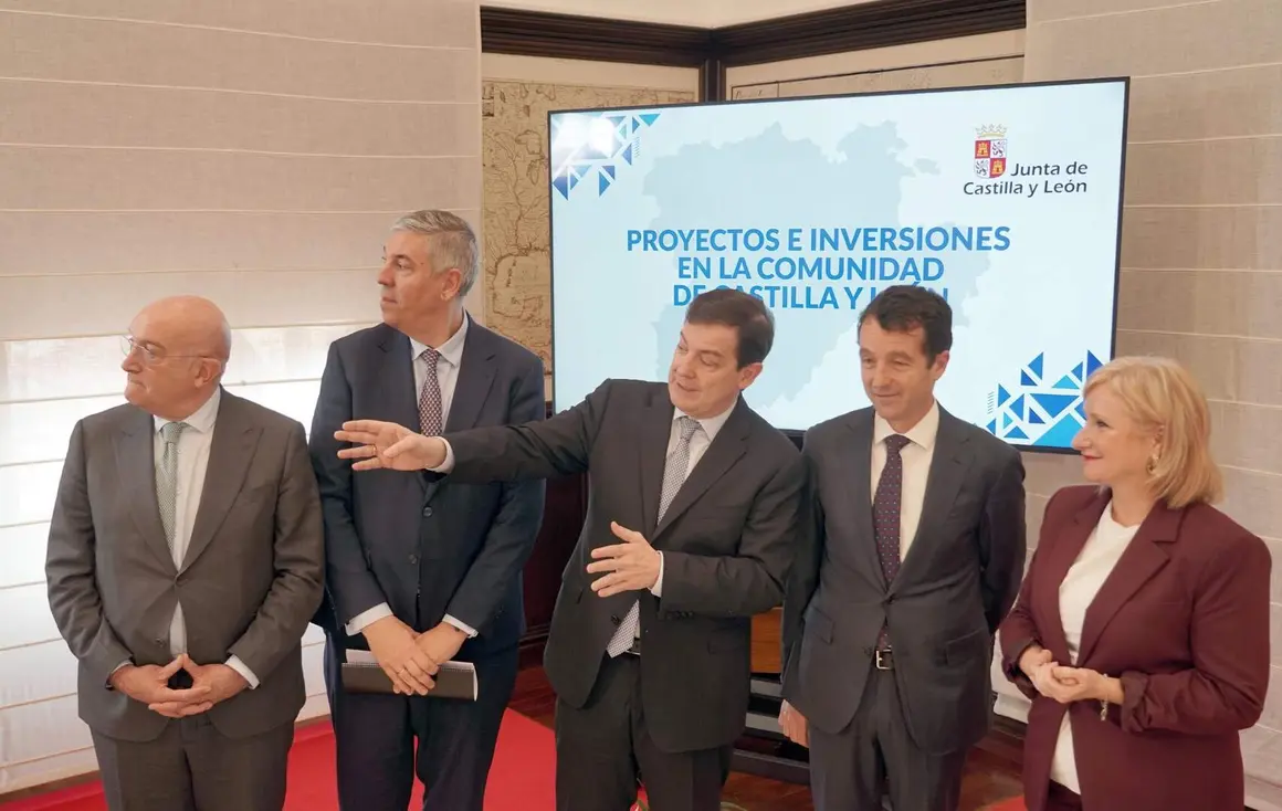 indra ma&ntilde;ueco (10)