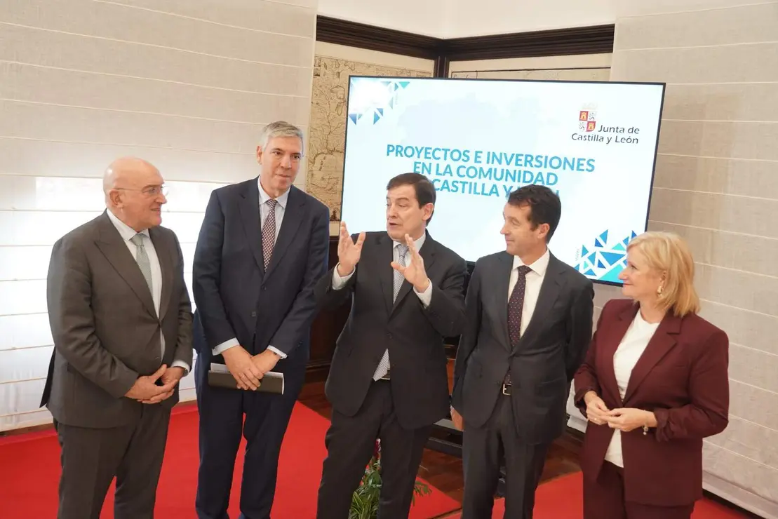 indra ma&ntilde;ueco (11)