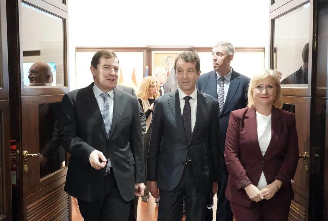 indra ma&ntilde;ueco (14)