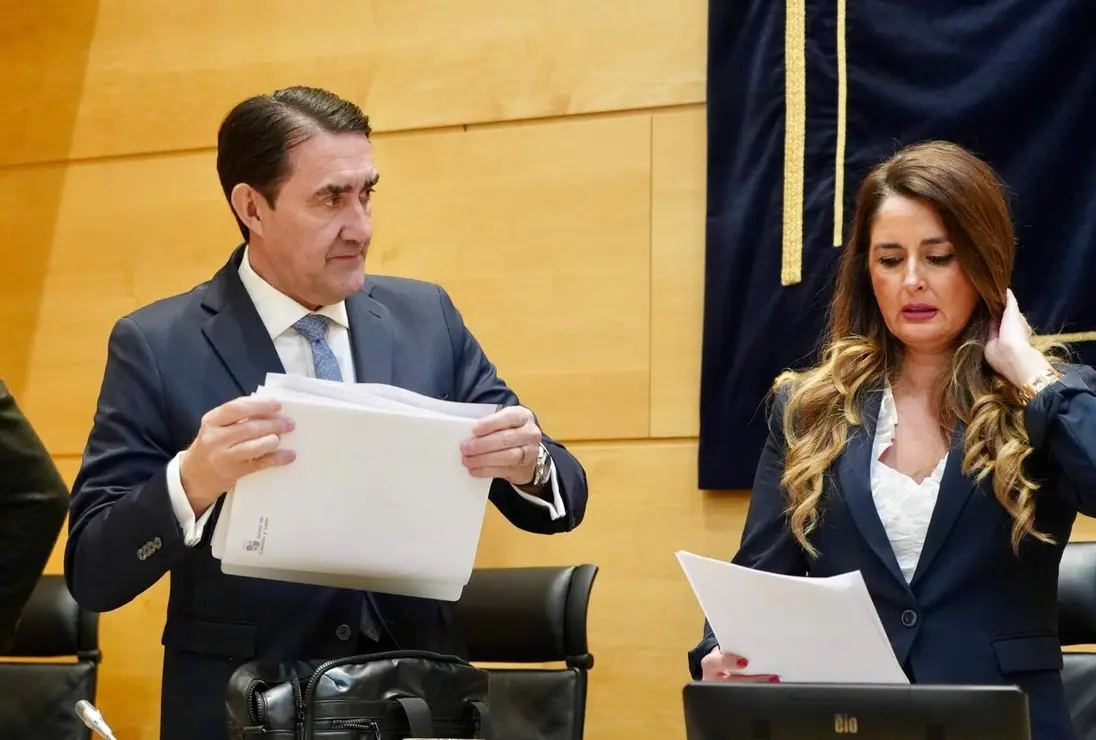 Comparecencia del consejero de Medio Ambiente, Vivienda y Ordenaci&oacute;n del Territorio, Juan Carlos Su&aacute;rez-Qui&ntilde;ones, ante la Comisi&oacute;n de esta &aacute;rea para informar sobre la gesti&oacute;n de la campa&ntilde;a de incendios 2025. Foto: Leticia P&eacute;rez