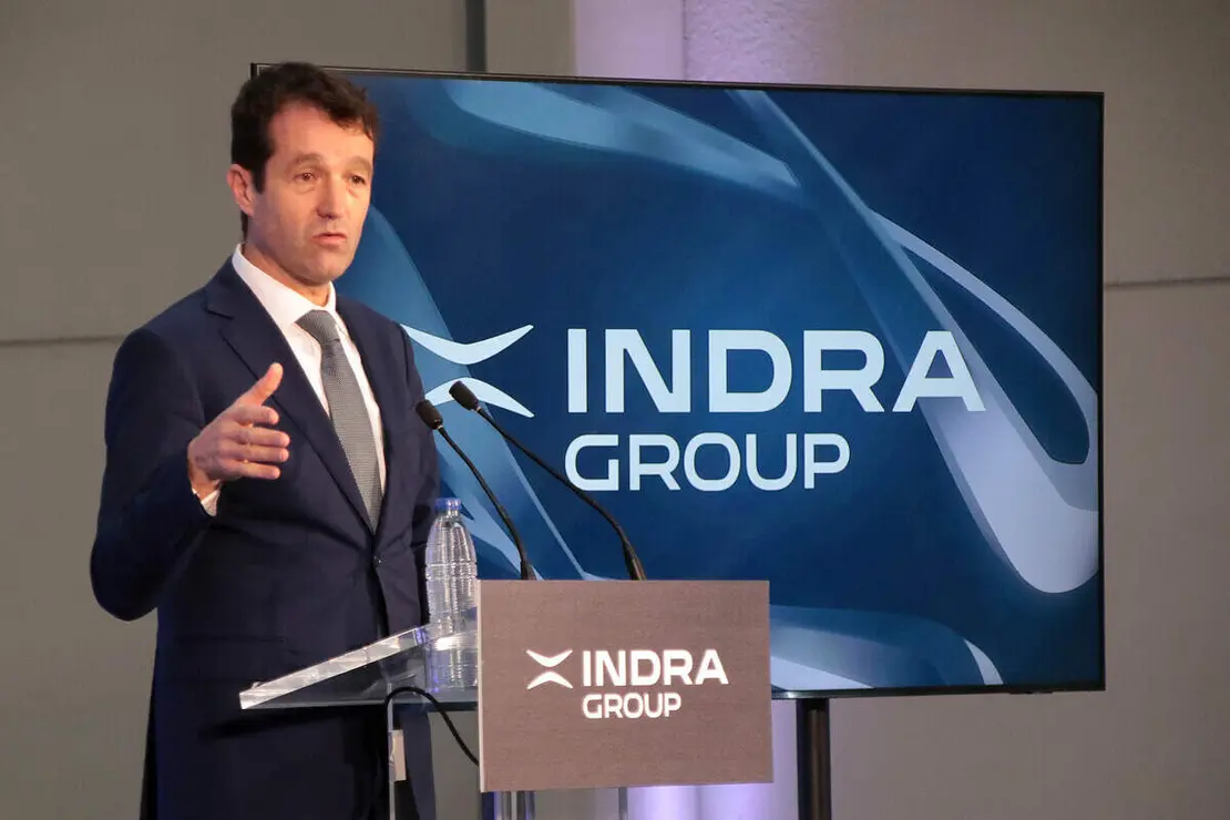 La secretaria de Estado de Defensa, Amparo Valcarce, visita las instalaciones de la futura f&aacute;brica de veh&iacute;culos a&eacute;reos no tripulados de Indra Group acompa&ntilde;ada por el presidente ejecutivo, &Aacute;ngel Escribano, y el consejero delegado, Jos&eacute; Vicente de los Mozos