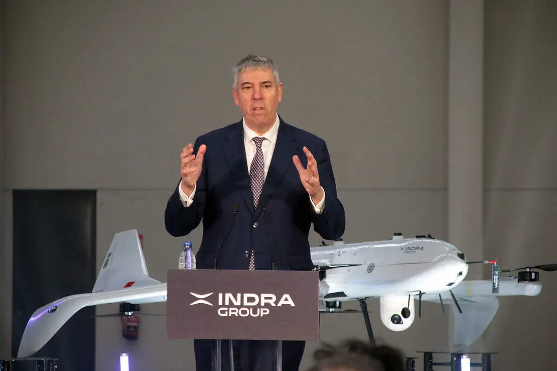 La secretaria de Estado de Defensa, Amparo Valcarce, visita las instalaciones de la futura f&aacute;brica de veh&iacute;culos a&eacute;reos no tripulados de Indra Group acompa&ntilde;ada por el presidente ejecutivo, &Aacute;ngel Escribano, y el consejero delegado, Jos&eacute; Vicente de los Mozos