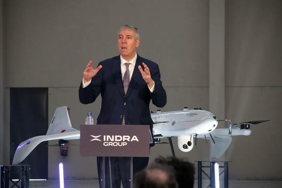 La secretaria de Estado de Defensa, Amparo Valcarce, visita las instalaciones de la futura f&aacute;brica de veh&iacute;culos a&eacute;reos no tripulados de Indra Group acompa&ntilde;ada por el presidente ejecutivo, &Aacute;ngel Escribano, y el consejero delegado, Jos&eacute; Vicente de los Mozos