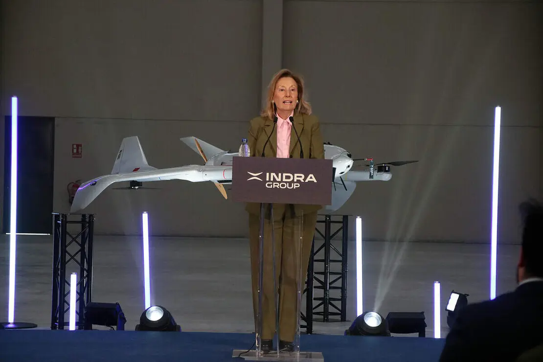 La secretaria de Estado de Defensa, Amparo Valcarce, visita las instalaciones de la futura f&aacute;brica de veh&iacute;culos a&eacute;reos no tripulados de Indra Group acompa&ntilde;ada por el presidente ejecutivo, &Aacute;ngel Escribano, y el consejero delegado, Jos&eacute; Vicente de los Mozos