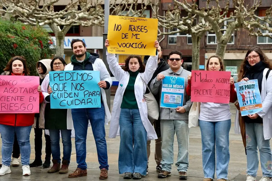 Concentraci&oacute;n en Le&oacute;n con motivo de la huelga de m&eacute;dicos para exigir un Estatuto propio que regule sus condiciones laborales y reconozca las particularidades de la profesi&oacute;n