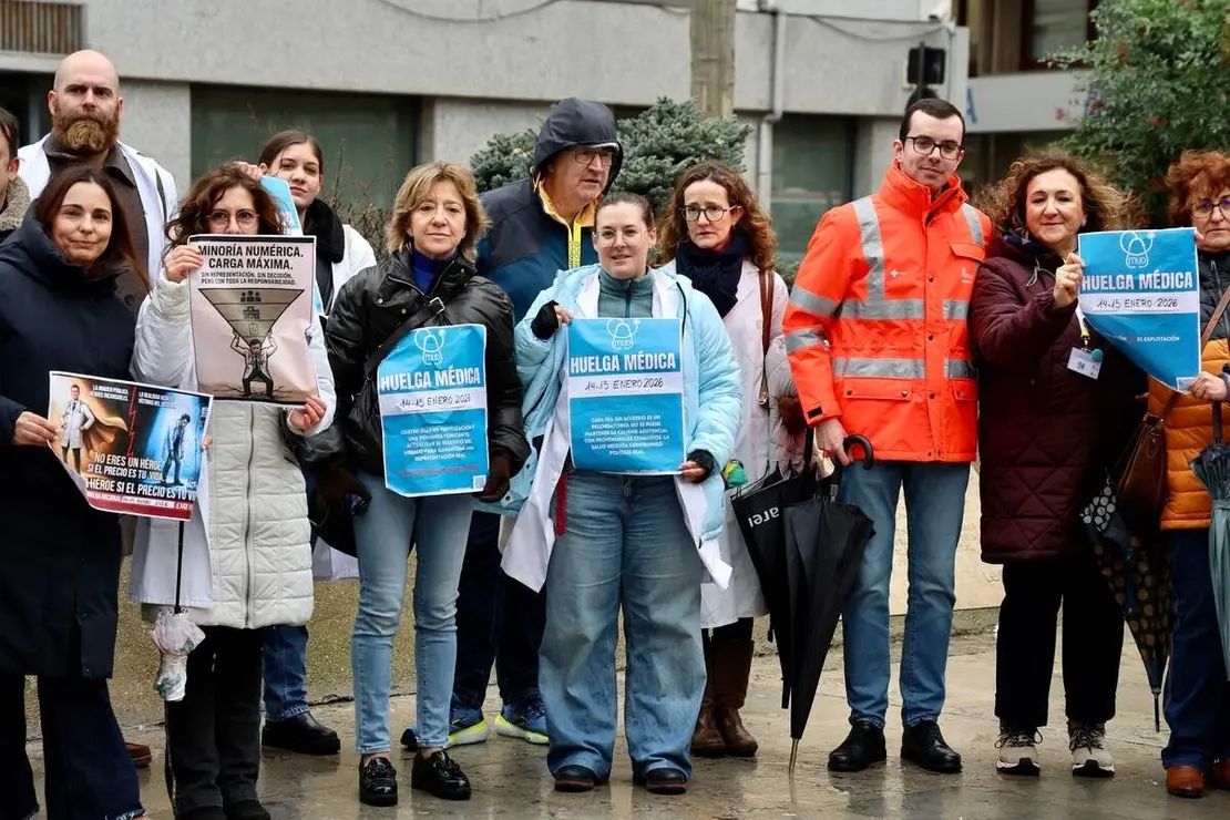 Concentraci&oacute;n en Le&oacute;n con motivo de la huelga de m&eacute;dicos para exigir un Estatuto propio que regule sus condiciones laborales y reconozca las particularidades de la profesi&oacute;n