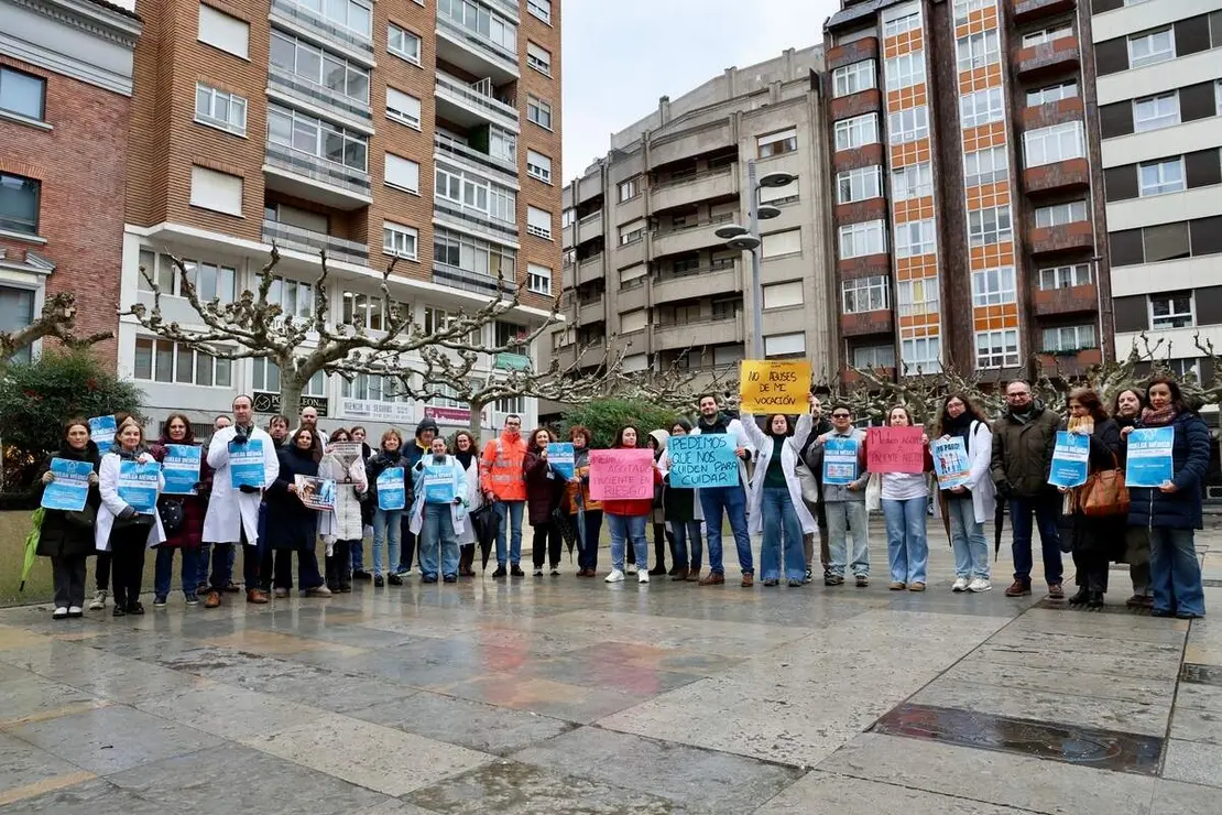 Concentraci&oacute;n en Le&oacute;n con motivo de la huelga de m&eacute;dicos para exigir un Estatuto propio que regule sus condiciones laborales y reconozca las particularidades de la profesi&oacute;n