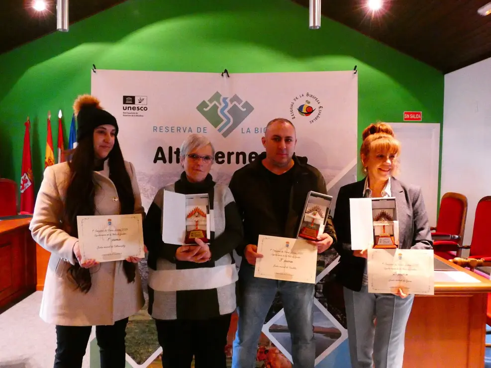 Los representantes de las tres juntas vecinales