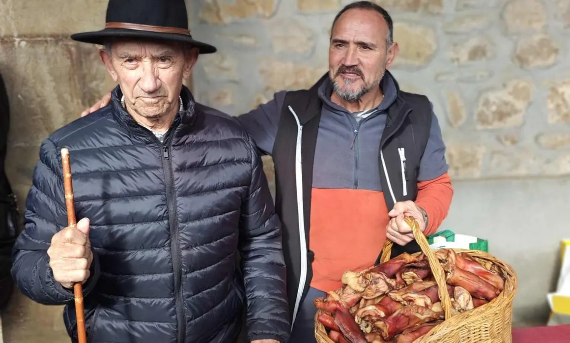 En Taranilla, la festividad de San Ant&oacute;n vuelve a celebrarse sin concesiones al olvido. La localidad de la Monta&ntilde;a Oriental Leonesa ha repetido este a&ntilde;o una de sus citas m&aacute;s reconocibles: la subasta de los Patos.