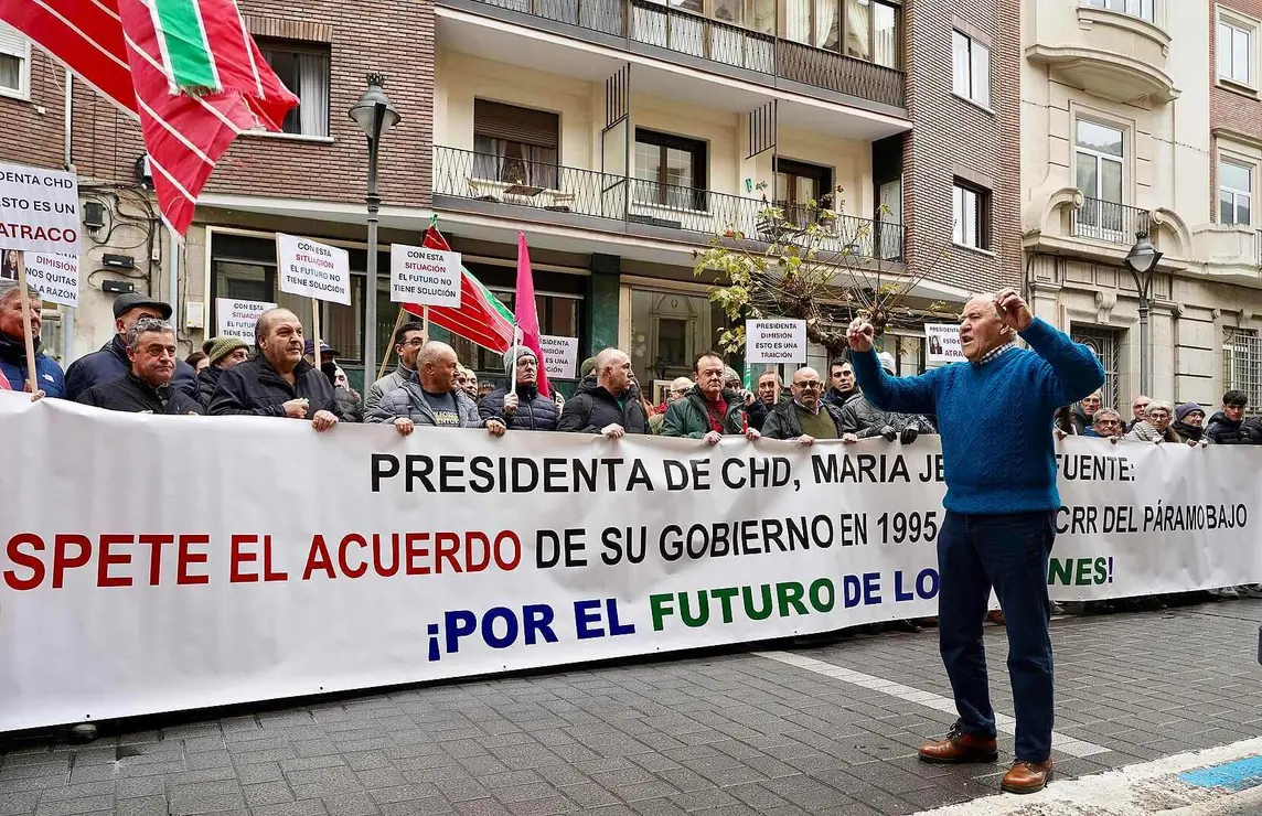 Los regantes del P&aacute;ramo Bajo de Le&oacute;n se movilizan ante la CHD para exigir que cumpla los compromisos firmados