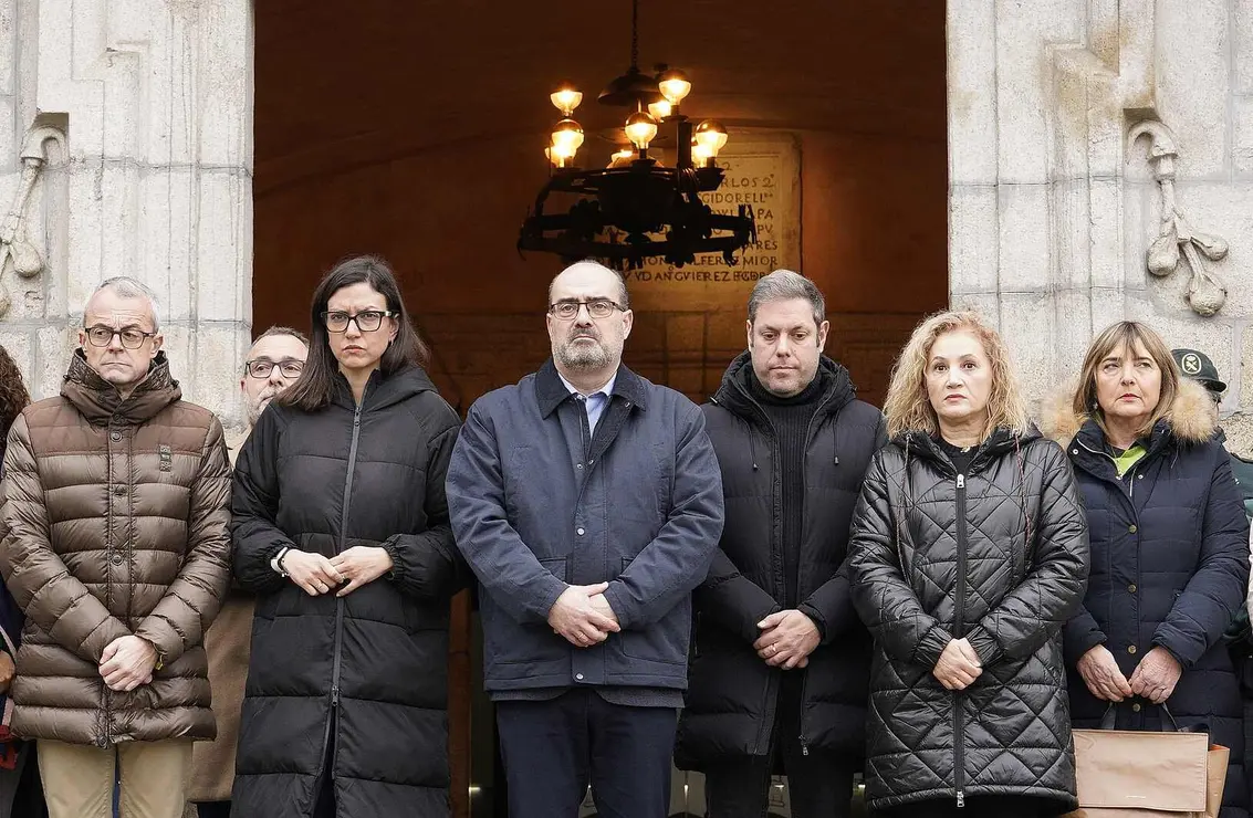 Minuto de silencio en el ayuntamiento de Ponferada por el accidente ferroviario de Adamuz (C&oacute;rdoba)