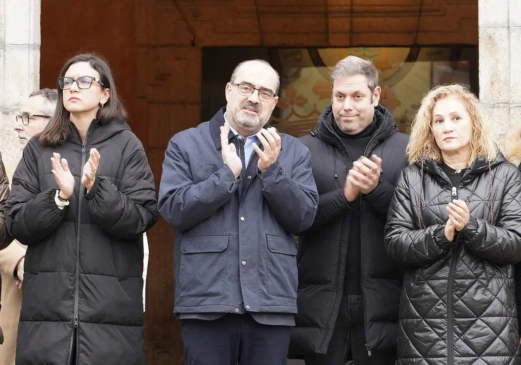 Minuto de silencio en el ayuntamiento de Ponferada por el accidente ferroviario de Adamuz (C&oacute;rdoba)