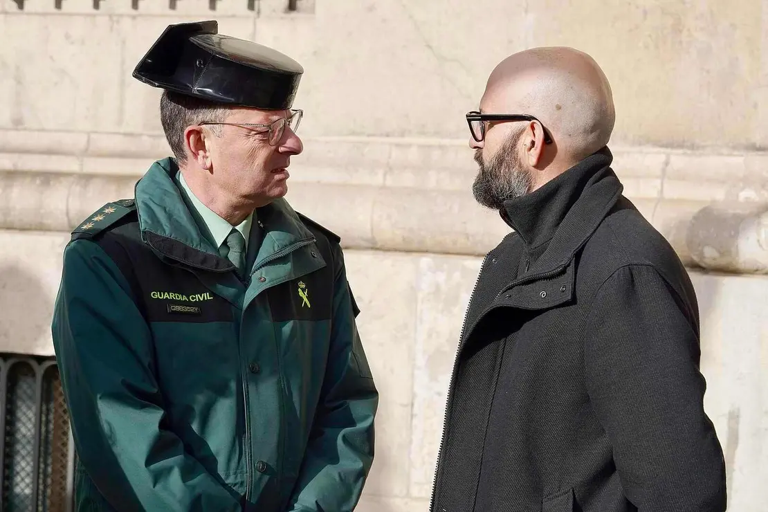 El delegado del Gobierno asiste en Le&oacute;n al minuto de silencio por las v&iacute;ctimas del accidente ferroviario en Adamuz (C&oacute;rdoba)