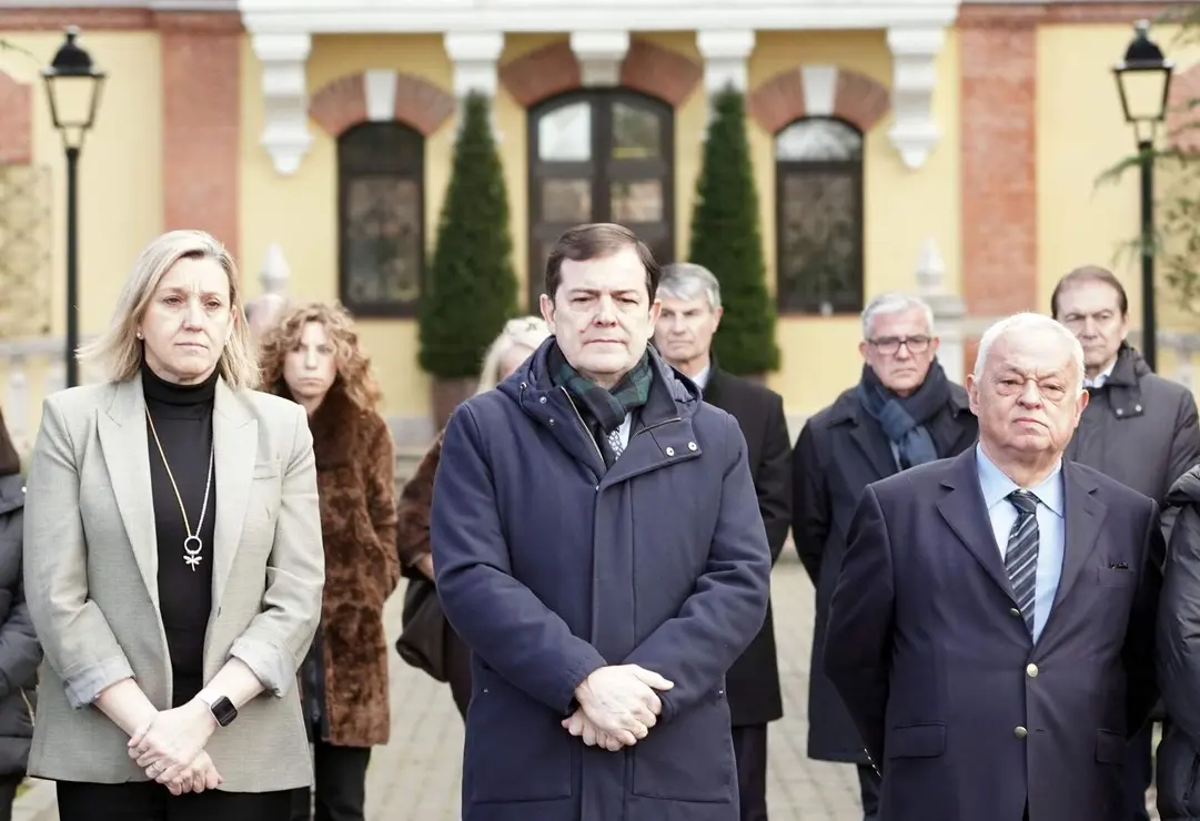 El Gobierno de Castilla y Le&oacute;n guarda un minuto de silencio en recuerdo de los fallecidos en el accidente de tren de Adamuz (C&oacute;rdoba). Foto: Rub&eacute;n Cacho.