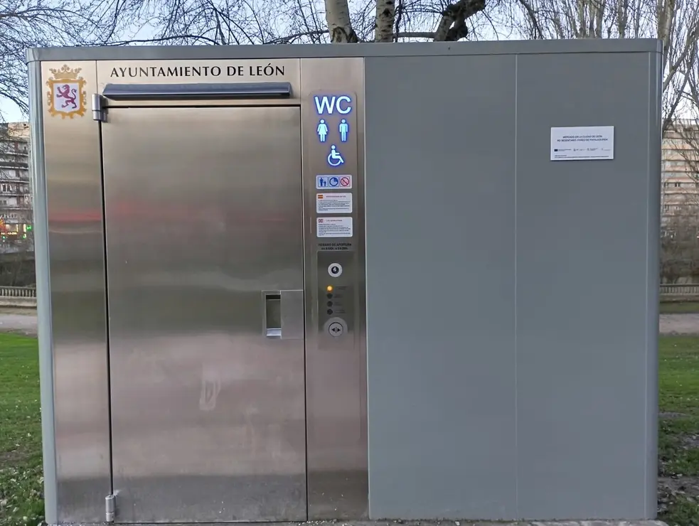 ba&ntilde;o publico (2)