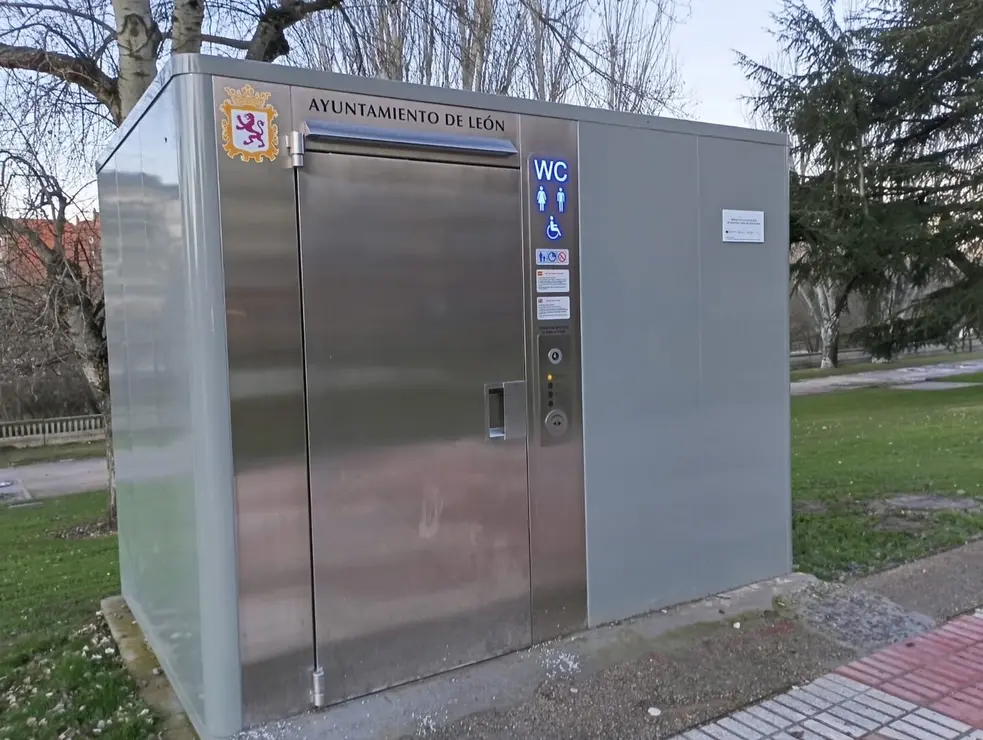 ba&ntilde;o publico (4)