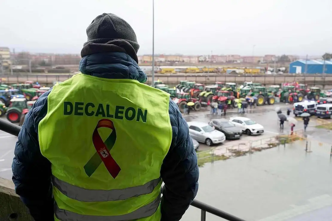 La Plataforma de Defensa del Campo Leon&eacute;s (Decale&oacute;n) convoca una tractorada en contra de Mercosur, los recortes de la PAC y la competencia desleal