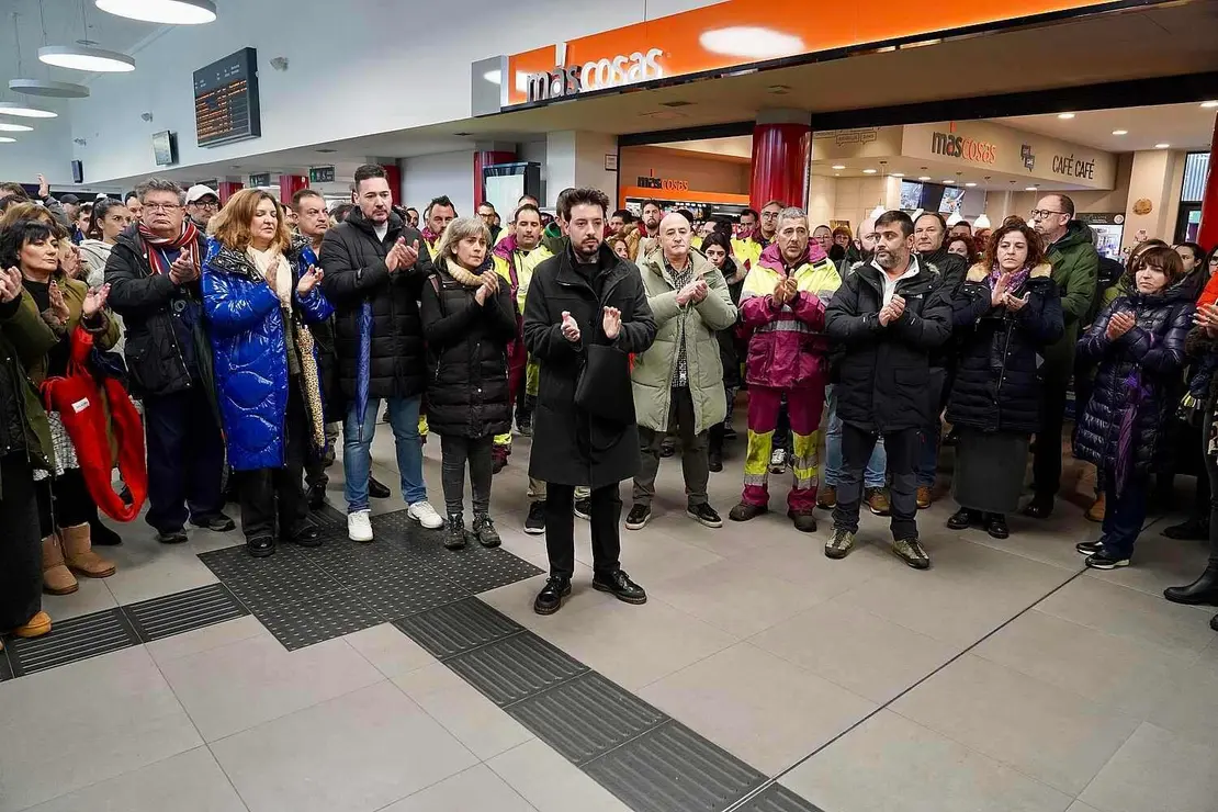 Los comit&eacute;s provinciales de RENFE y ADIF de Le&oacute;n, guardan un minuto de silencio en solidaridad con las v&iacute;ctimas de los accidentes ferroviarios