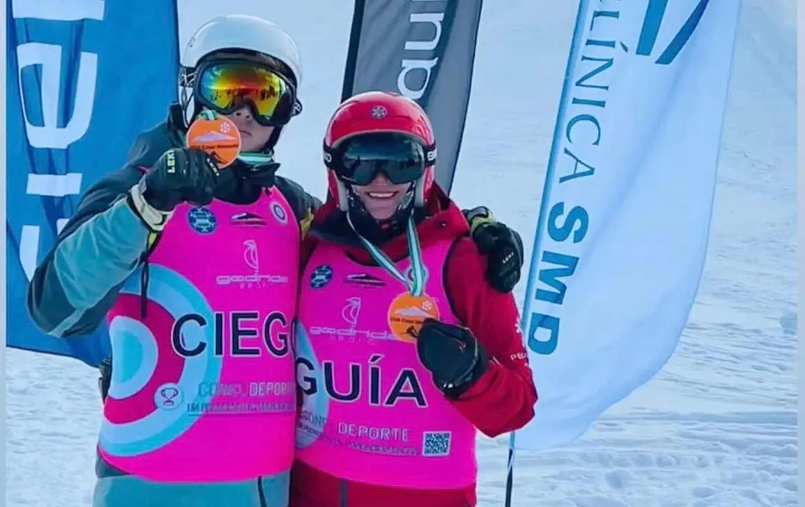 Guzm&aacute;n Carro y Gemma Tagarro arrancan la temporada en Sierra Nevada.&nbsp;Los deportistas leoneses se integran en el equipo de competici&oacute;n de la Fundaci&oacute;n Tambi&eacute;n y logran el oro en el Trofeo Club Monachil.